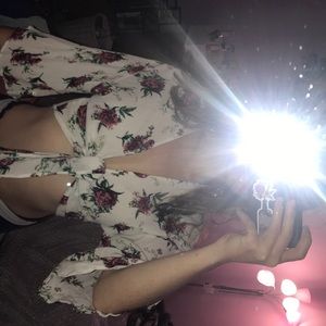 Long sleeve tie in front